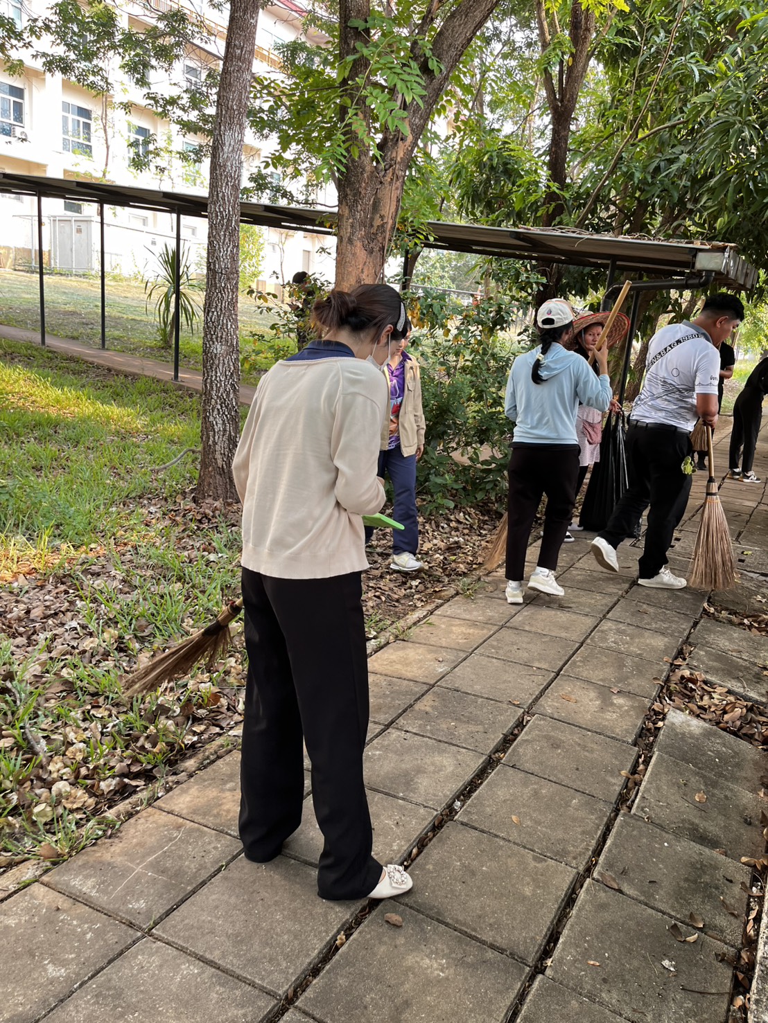 title - ส.ป.ก.บึงกาฬ เข้าร่วมกิจกรรมทำความสะอาดและปรับปรุงภูมิทัศน์ศูนย์ราชการจังหวัดบึงกาฬตามโครงการบ้านสวย เมืองงาม “บึงกาฬ เมืองน่าเที่ยวและน่าอยู่ริมฝั่งโขง”